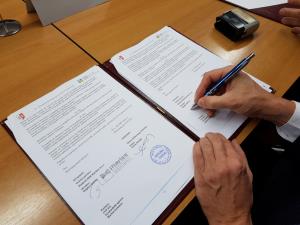 OMT - Podpis pogodbe za nalozbo na Trebelnem 27092017, foto Lapego (7)